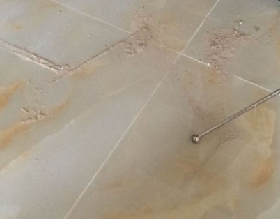 灵寿瓷砖空鼓维修公司分享粘合剂选择不当在瓷砖铺贴过程中可能导致以下问题