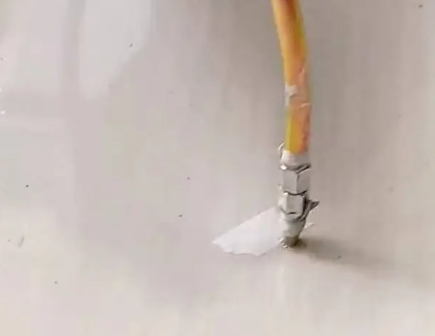 灵寿瓷砖空鼓维修公司专业解答在瓷砖铺贴过程中，如果使用的砂料过粗（如全部使用了粗砂），可能会导致以下问题